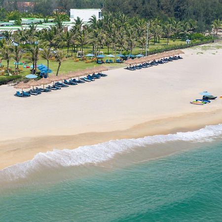 Wyndham Hoi An Royal Beachfront Resort & Villas Bagian luar foto