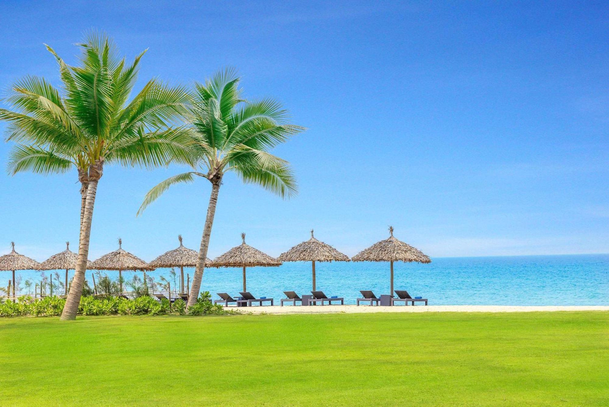 Wyndham Hoi An Royal Beachfront Resort & Villas Bagian luar foto