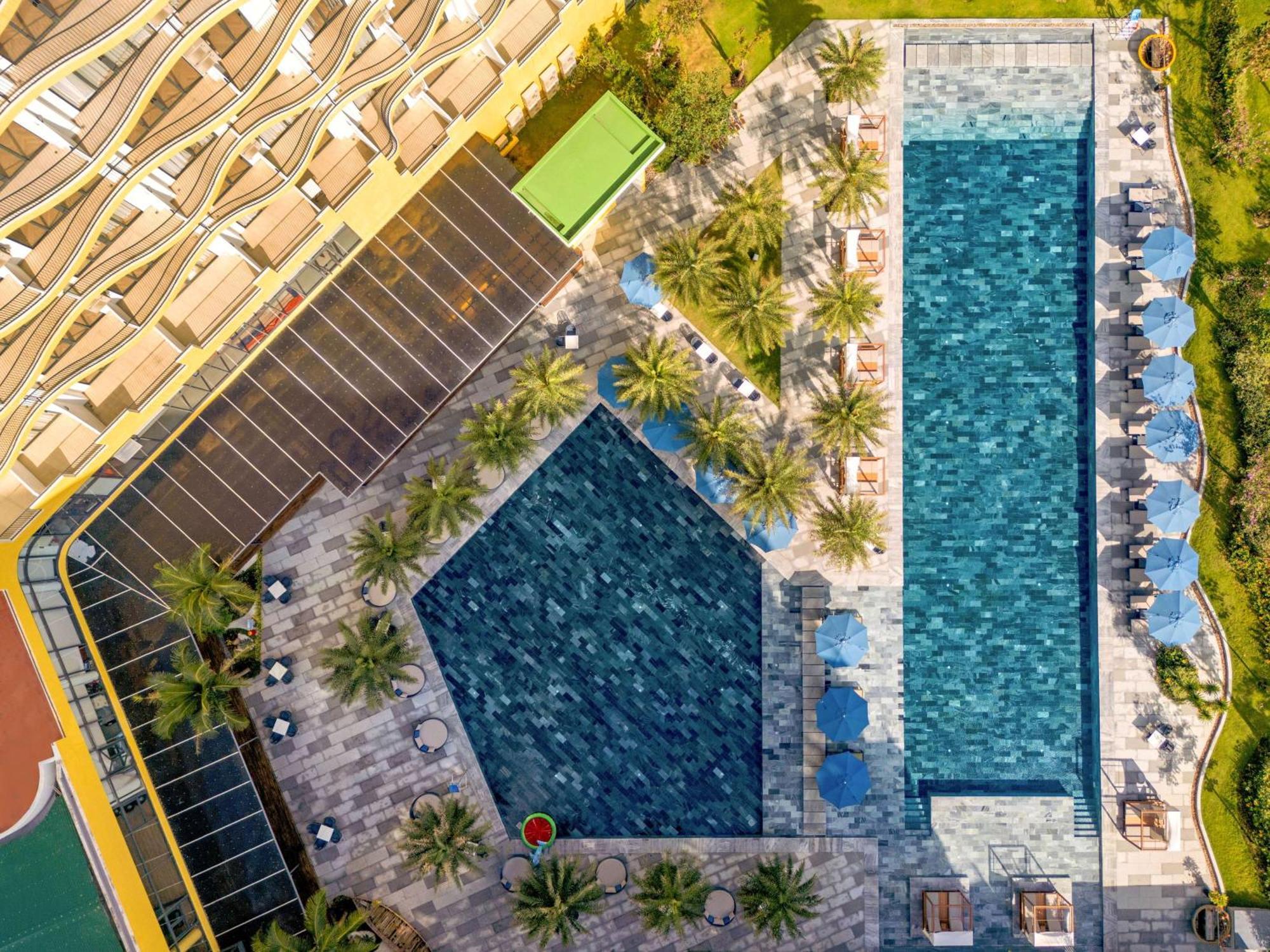 Wyndham Hoi An Royal Beachfront Resort & Villas Bagian luar foto