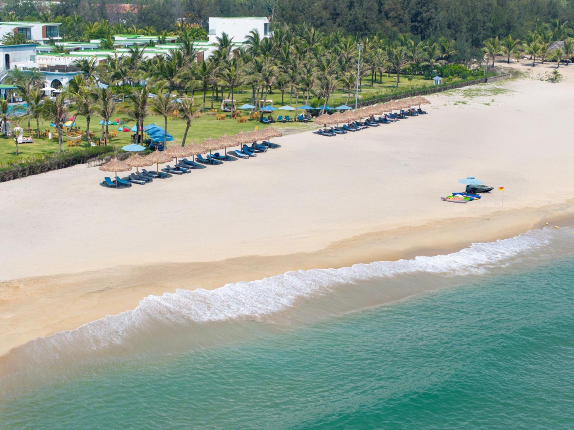 Wyndham Hoi An Royal Beachfront Resort & Villas Bagian luar foto
