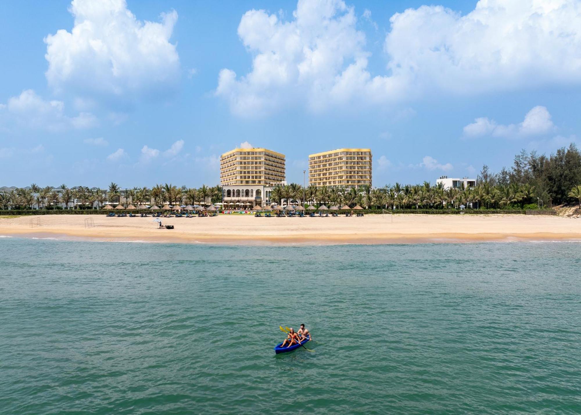 Wyndham Hoi An Royal Beachfront Resort & Villas Bagian luar foto