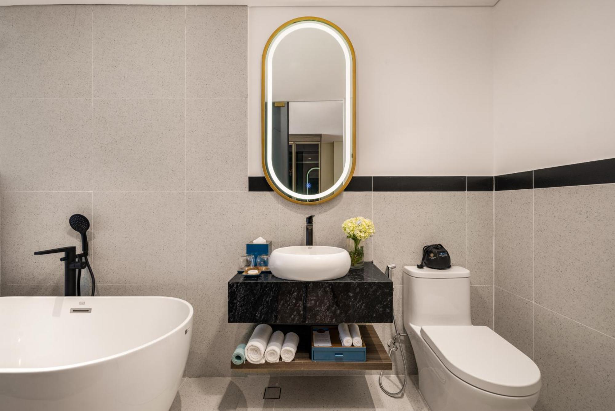 Wyndham Hoi An Royal Beachfront Resort & Villas Bagian luar foto